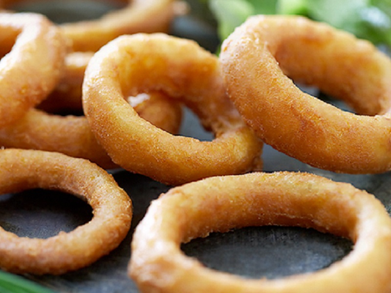 Battered natural onion rings 