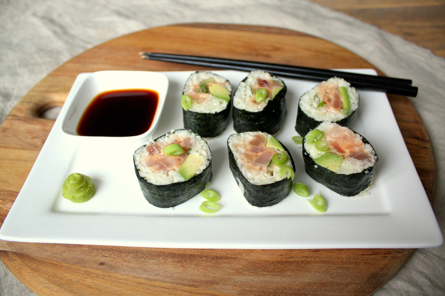 Spicy tuna sushi roll