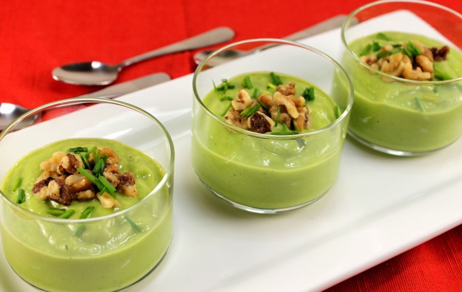 Avocado soup with nuts